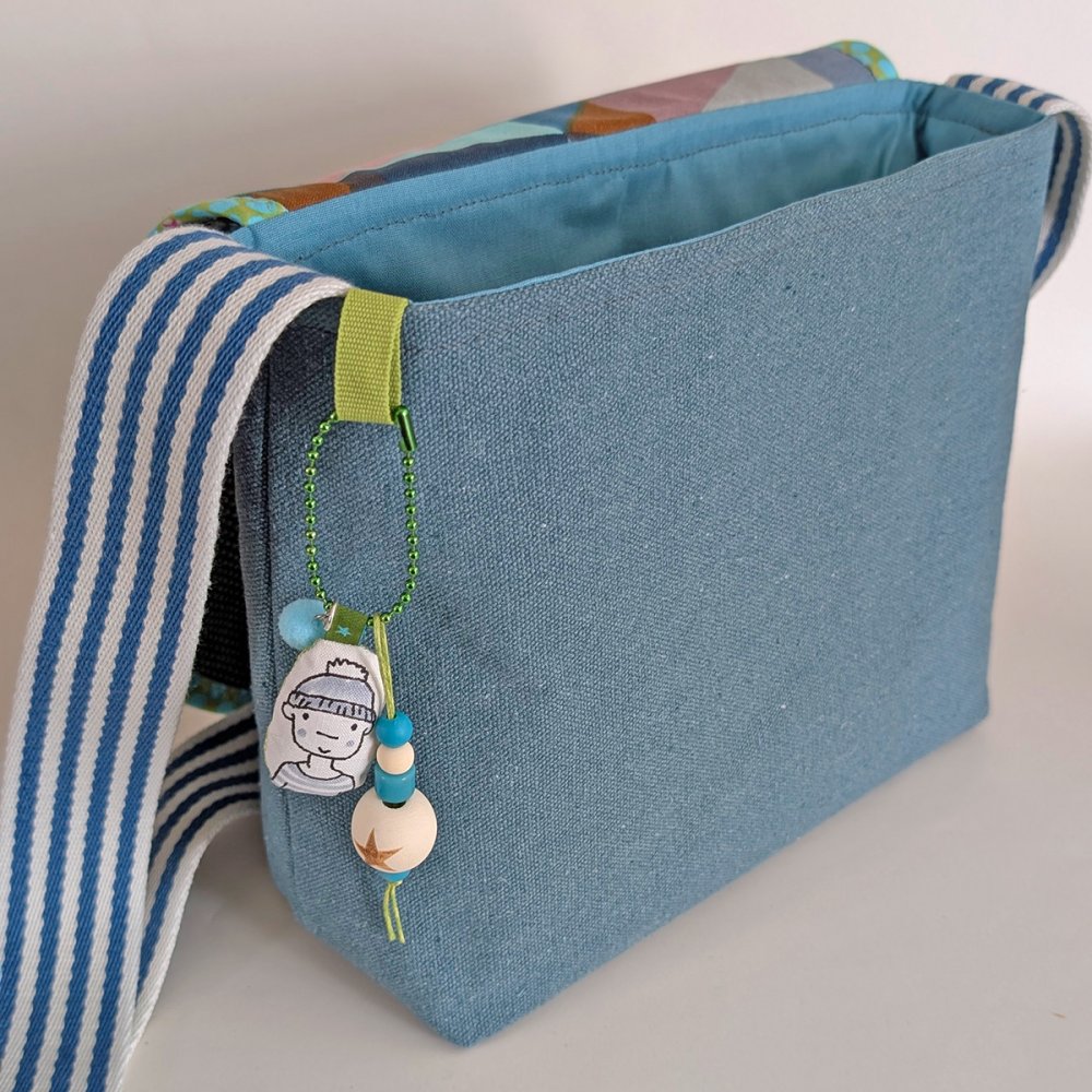 Unikat Tasche mit Klappe Nr. 48 - zum Schließen ins Bild klicken