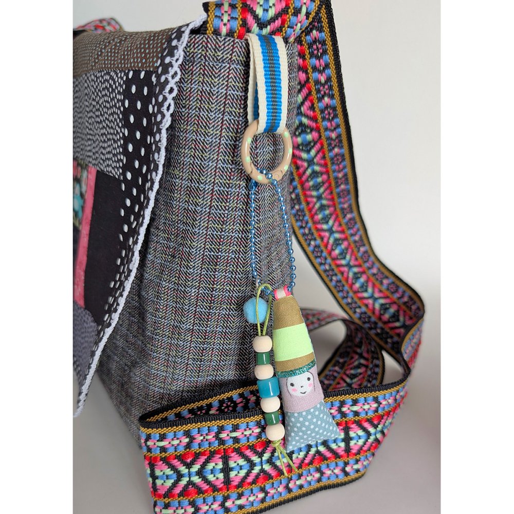 Unikat Tasche mit Klappe Nr. 46 - zum Schließen ins Bild klicken