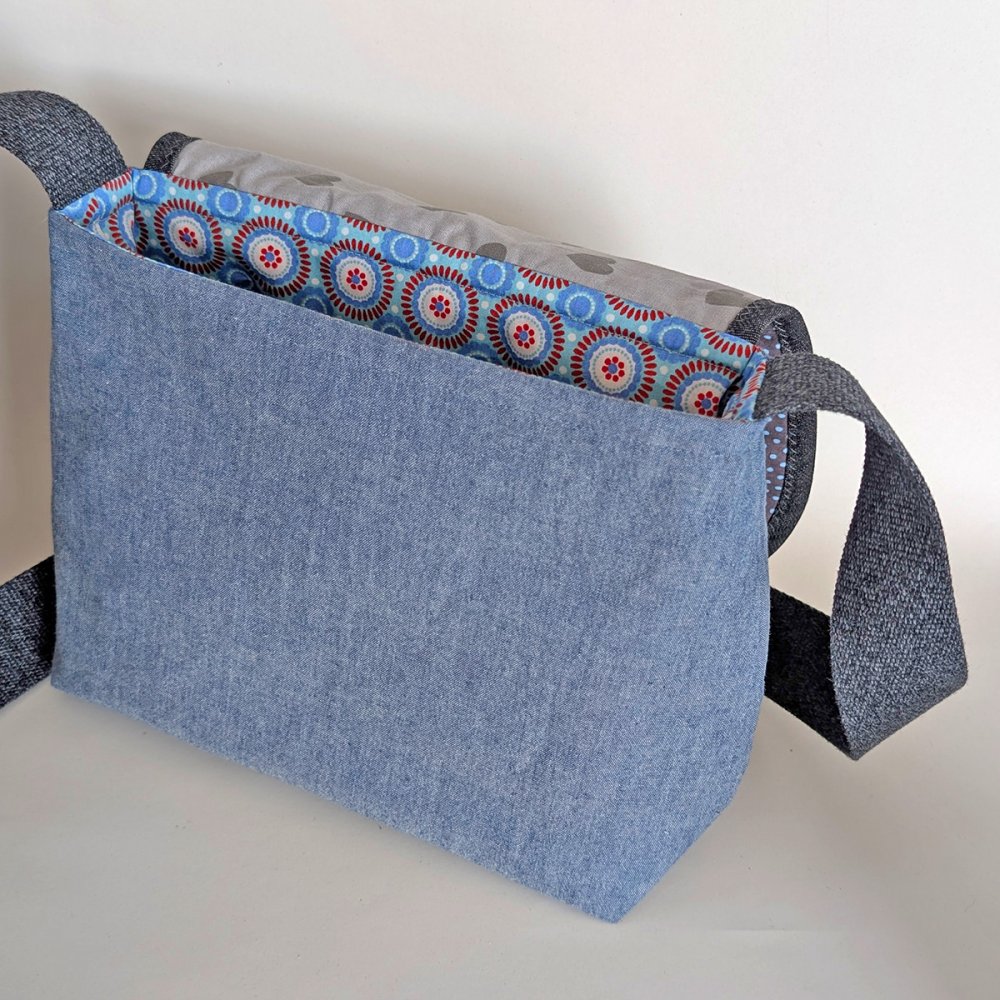 Unikat Tasche mit Klappe Nr. 44 - zum Schließen ins Bild klicken