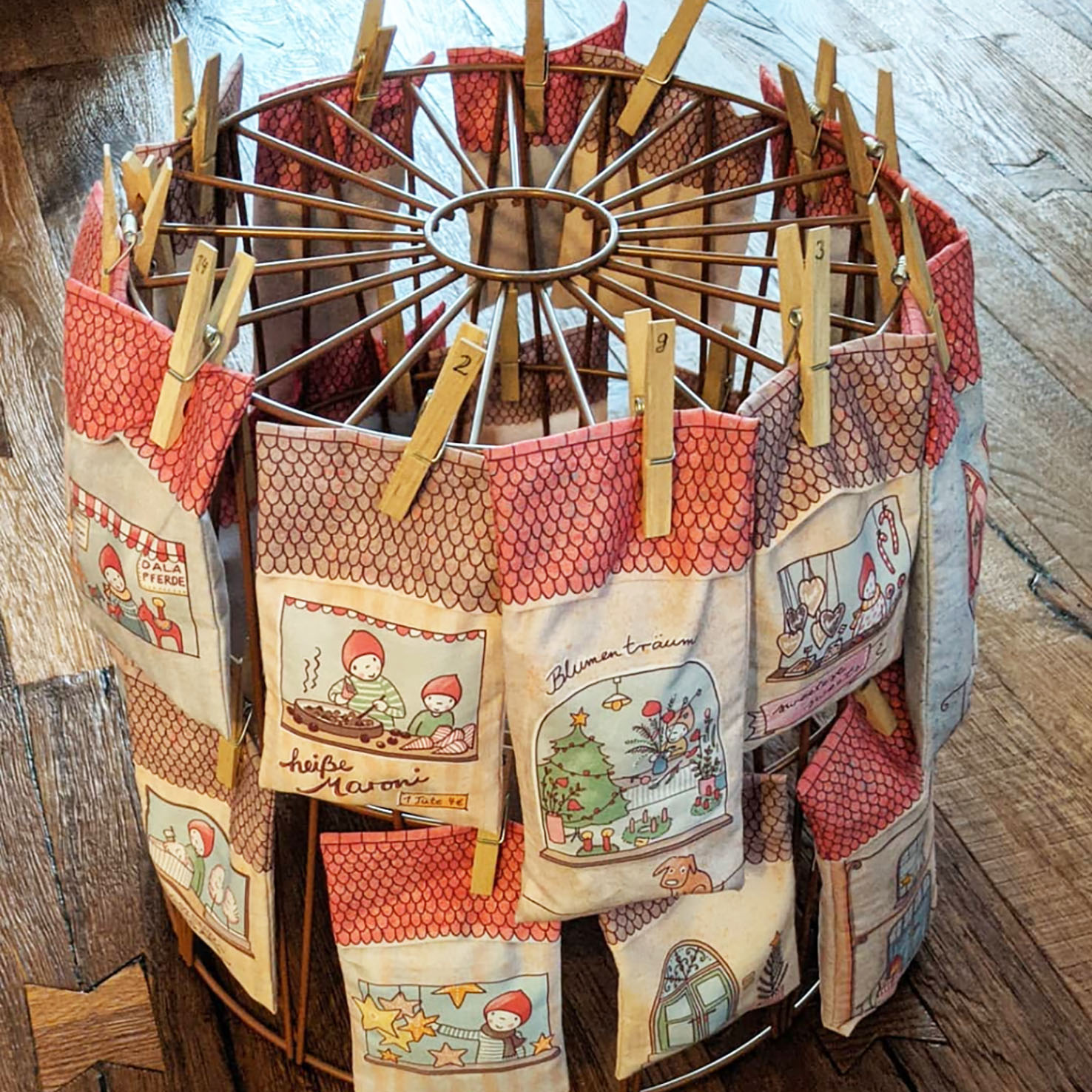 Adventskalender Wichtelweihnachtsdorf pastell VORBESTELLUNG 1Panel