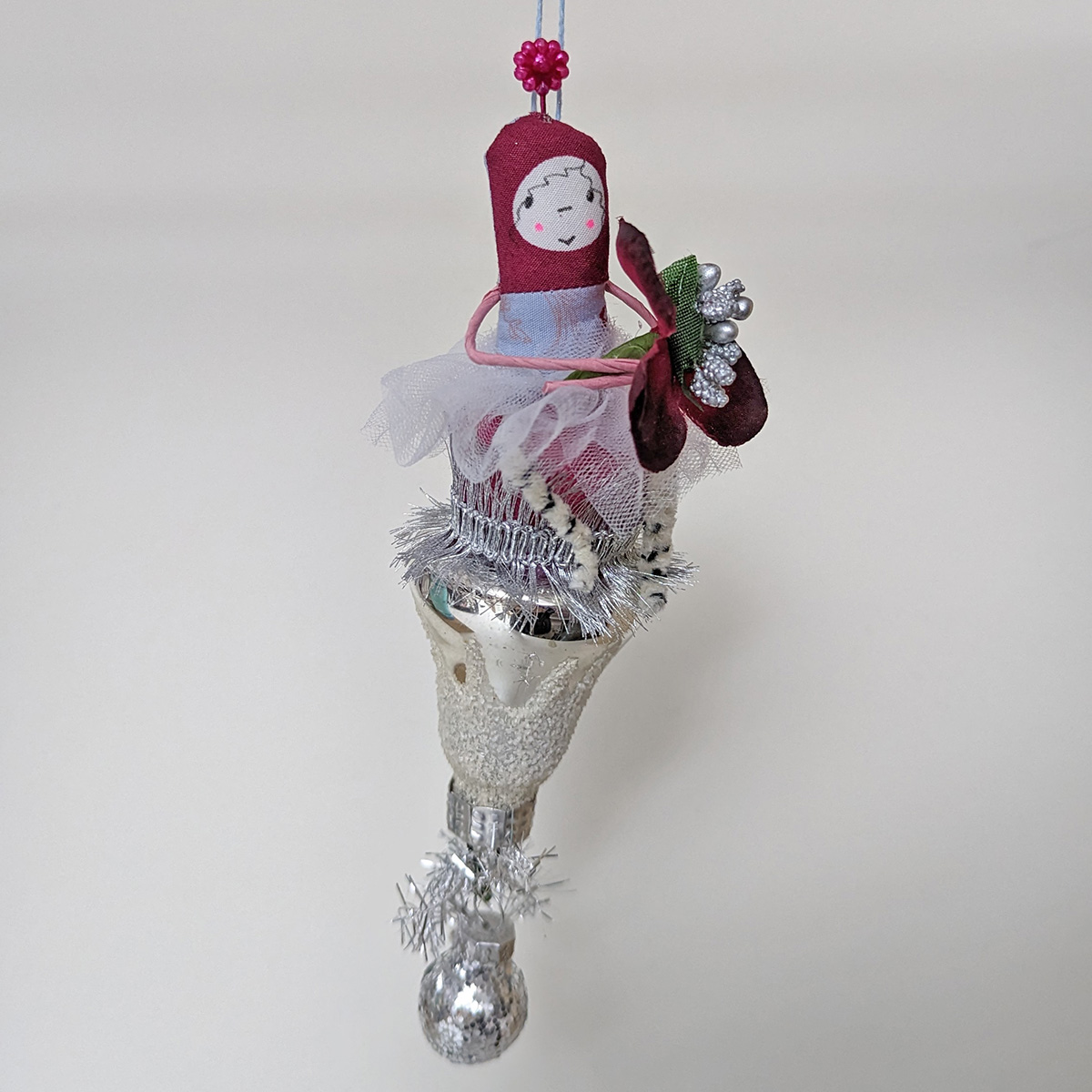 Weihnachtskugel mit Figur Nr.26