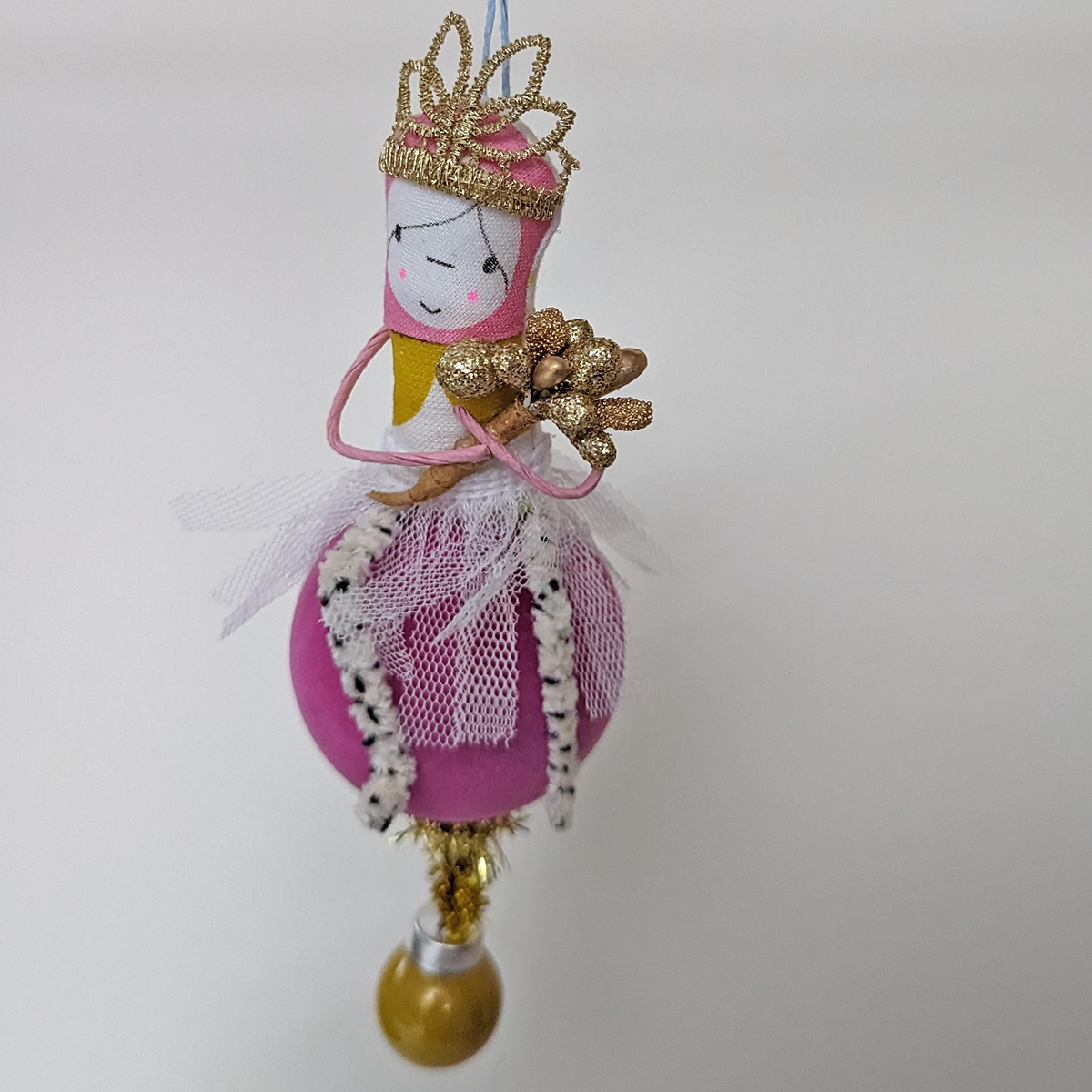 Weihnachtskugel mit Figur Nr.17