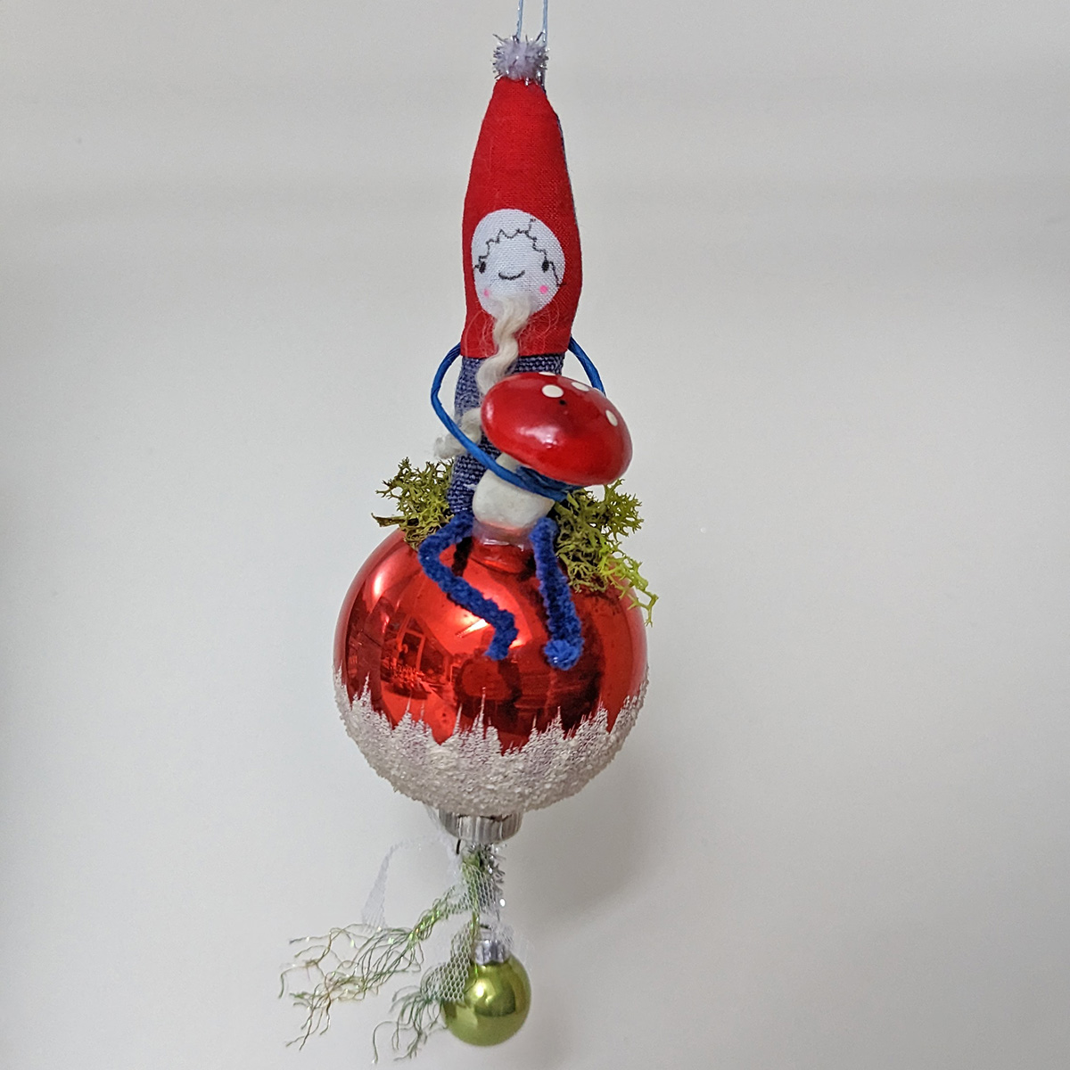 Weihnachtskugel mit Figur Nr.16