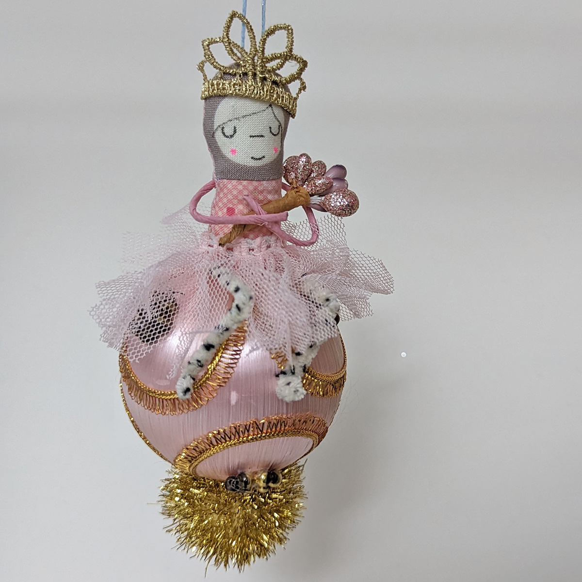 Weihnachtskugel mit Figur Nr.15