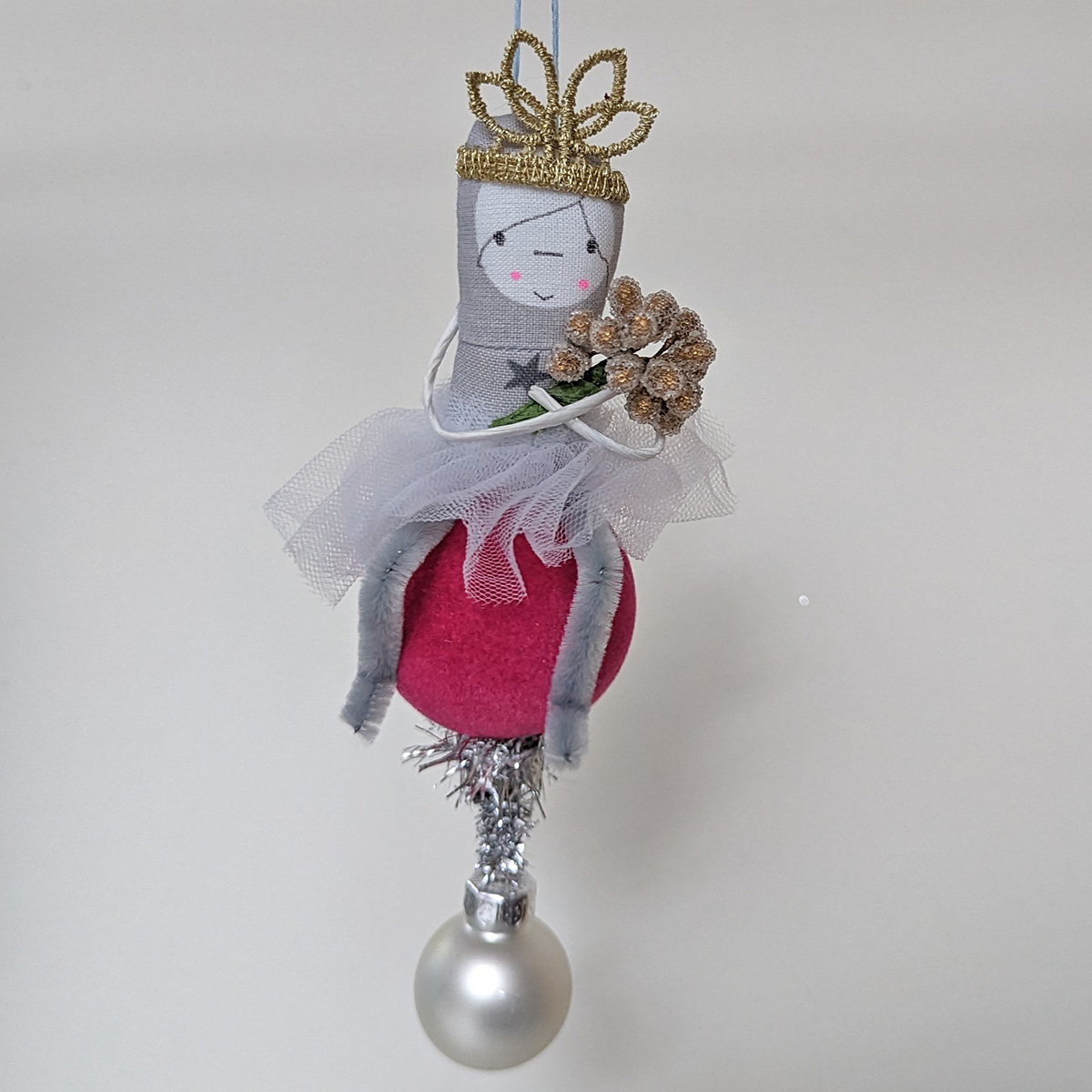 Weihnachtskugel mit Figur Nr.13