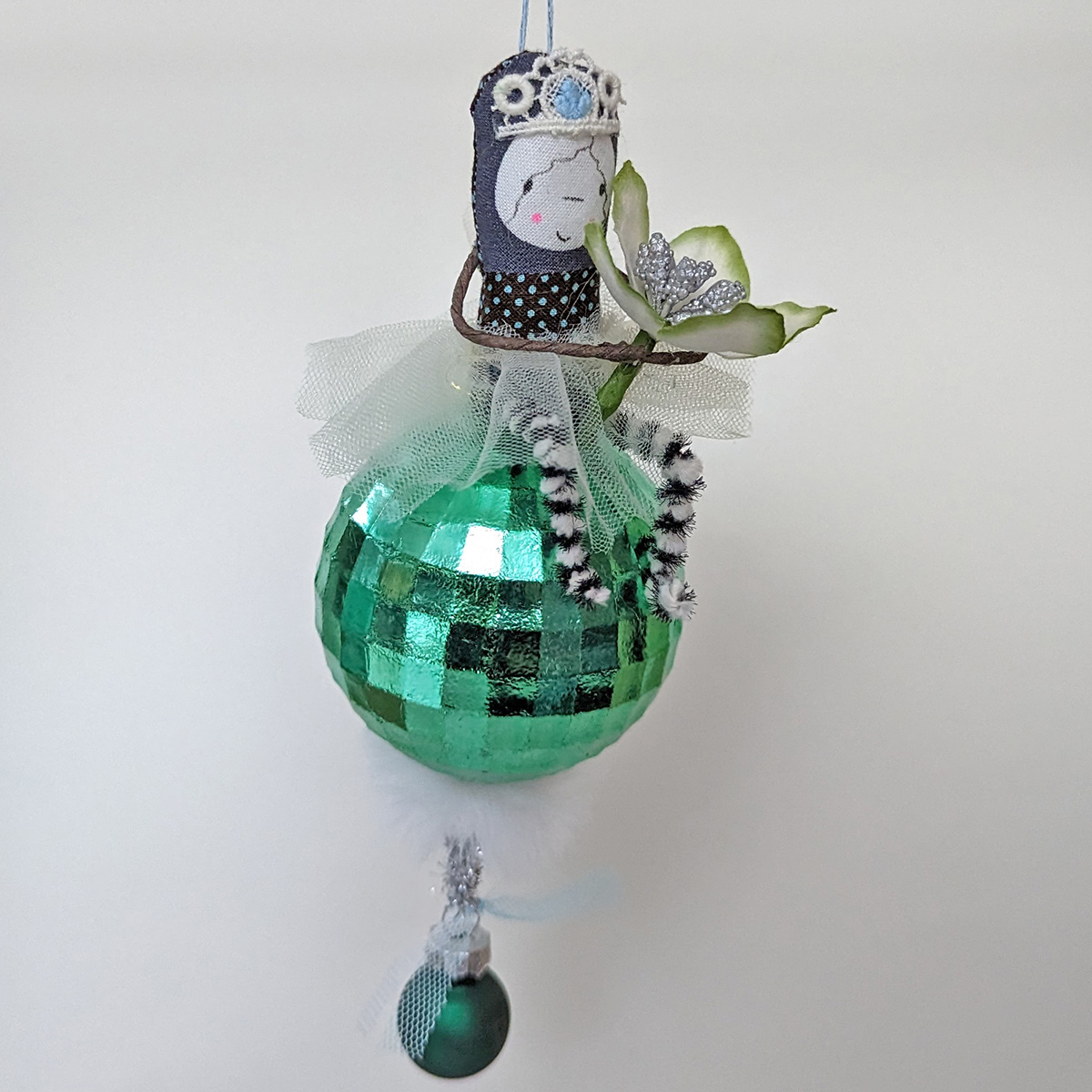 Weihnachtskugel mit Figur Nr.12