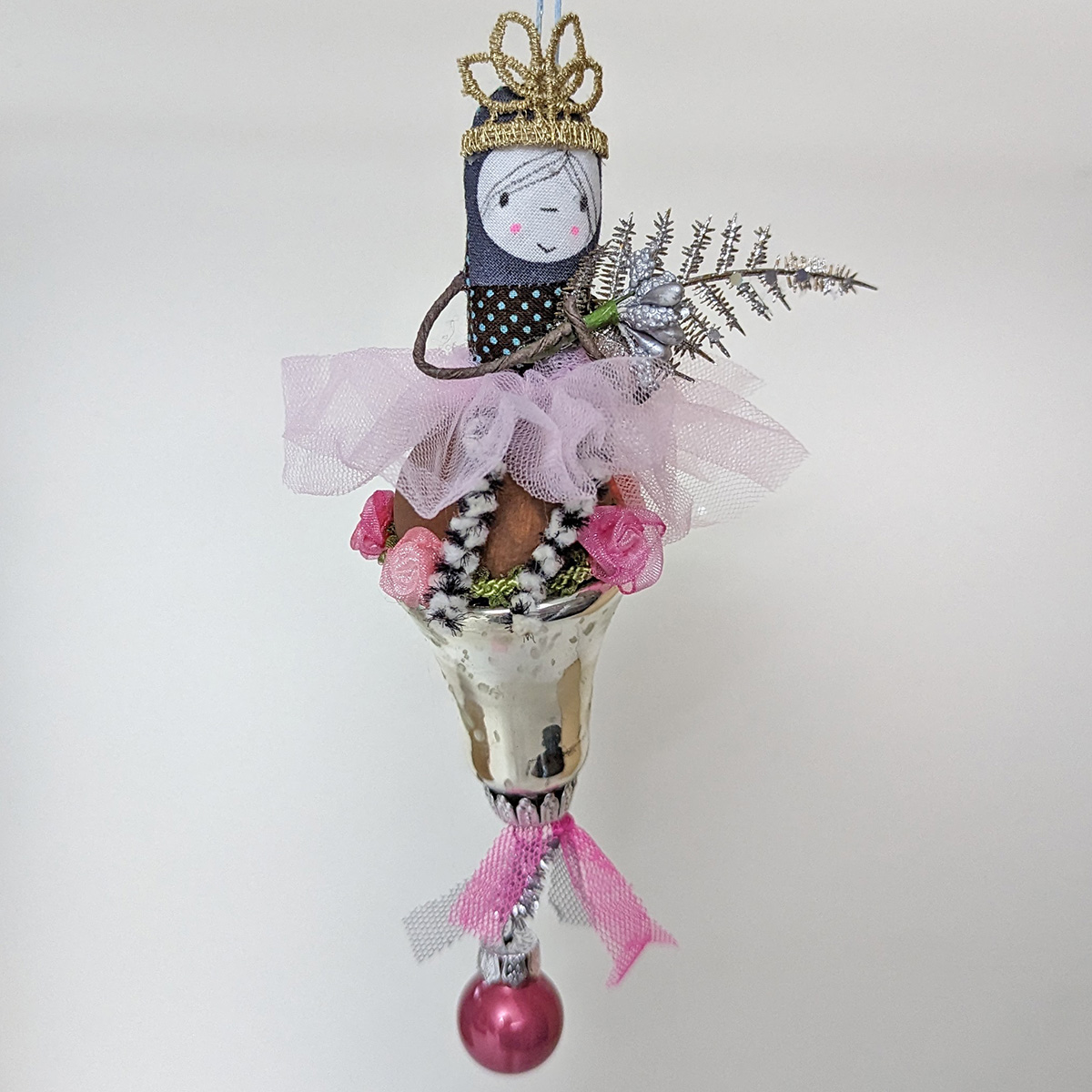 Weihnachtskugel mit Figur Nr.10